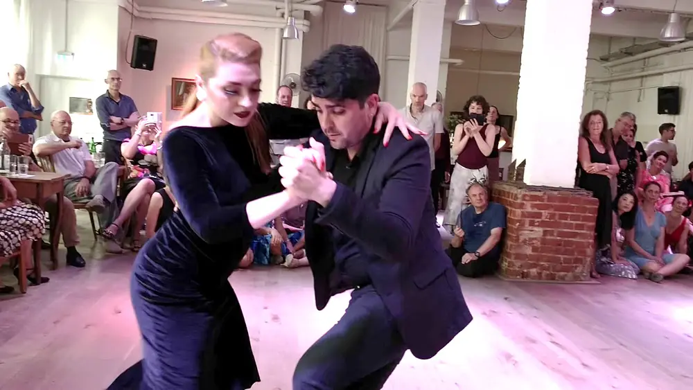 Video thumbnail for Ariadna Naveira y Fernando Sanchez - el abrazo, Hamburg 2019-06-16 4