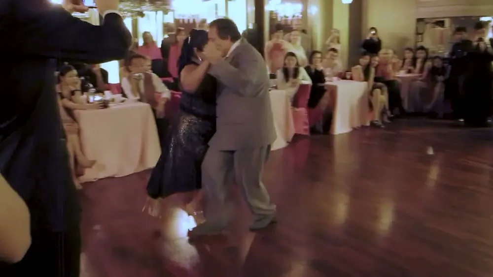 Video thumbnail for Jorge Dispari & Maria del Carmen 2/5 - Petroleo (Milonga) - Hong Kong 2010