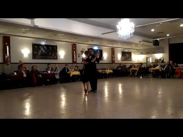 Video thumbnail for Julio Saavedra y Tekla Gogrichiani - Ríe Payaso - Darienzo Casares