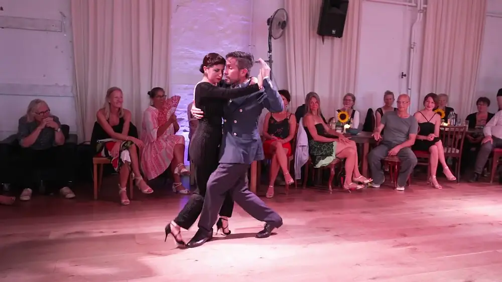 Video thumbnail for Mariela y Guillermo 4/4, el abrazo Hamburg, 2022/05 - Radio Mix