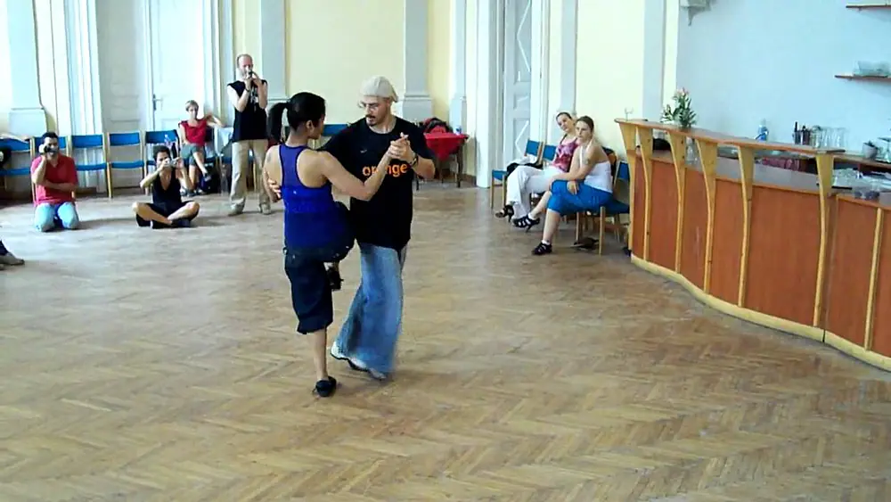 Video thumbnail for Extreme Enrosques for leaders and for followers (4 of 5). Cristina & Homer Ladas workshop summary.