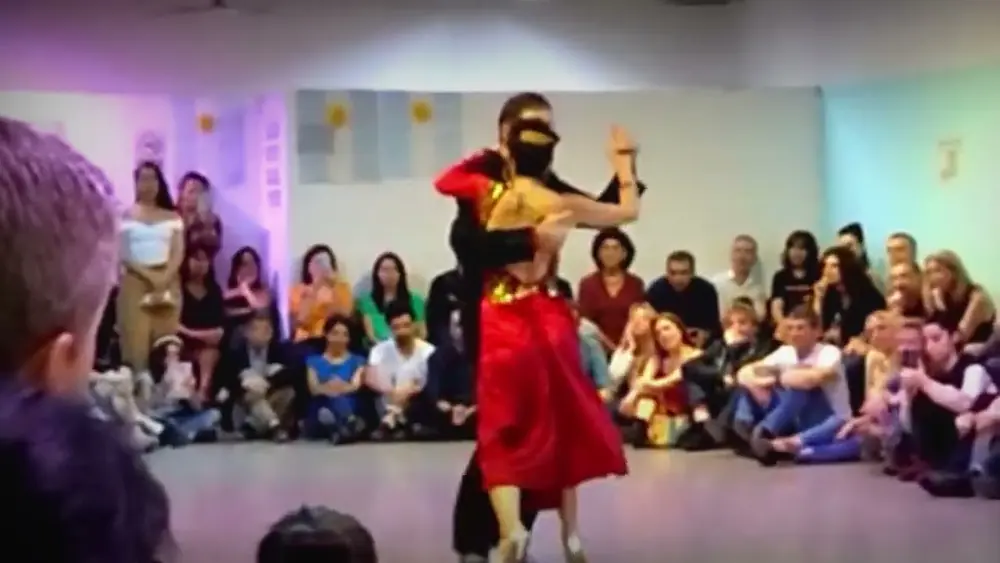 Video thumbnail for Noelia Soldera y Damián Esell improvisan tango: “Chiqué” x Osvaldo Pugliese, en CETBA, junio 2023