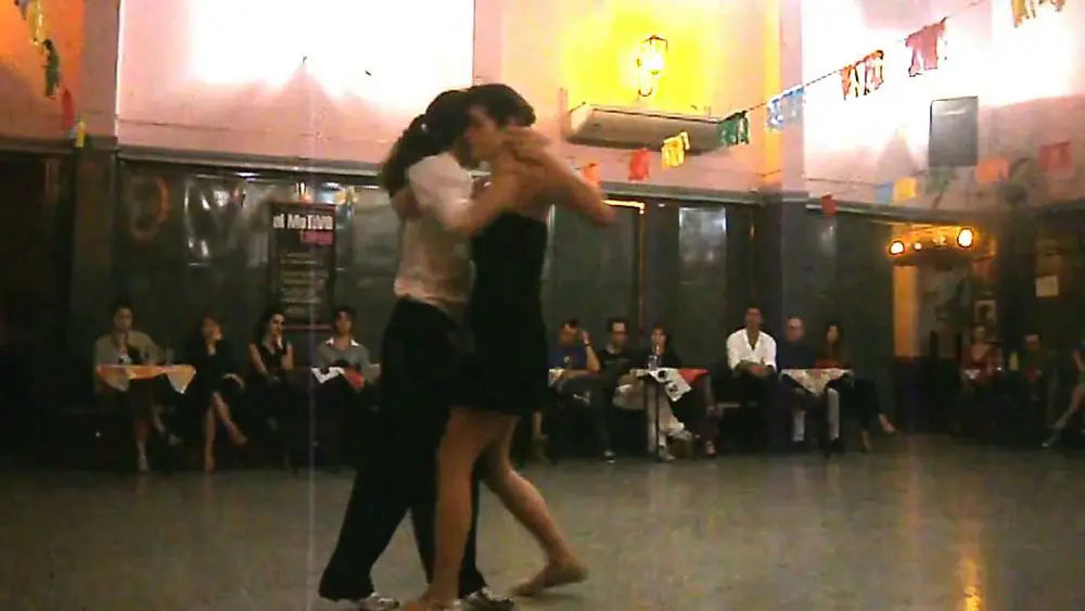Video thumbnail for Katrin Urwitz y Jorge Frias en El Motivo Tango, 20/05/2013