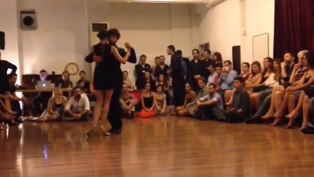 Video thumbnail for CEREN ÖZTUNÇ & SERDAR ÖMER 4-4 (improvisation) Milonga El Huracan 17/10/2015