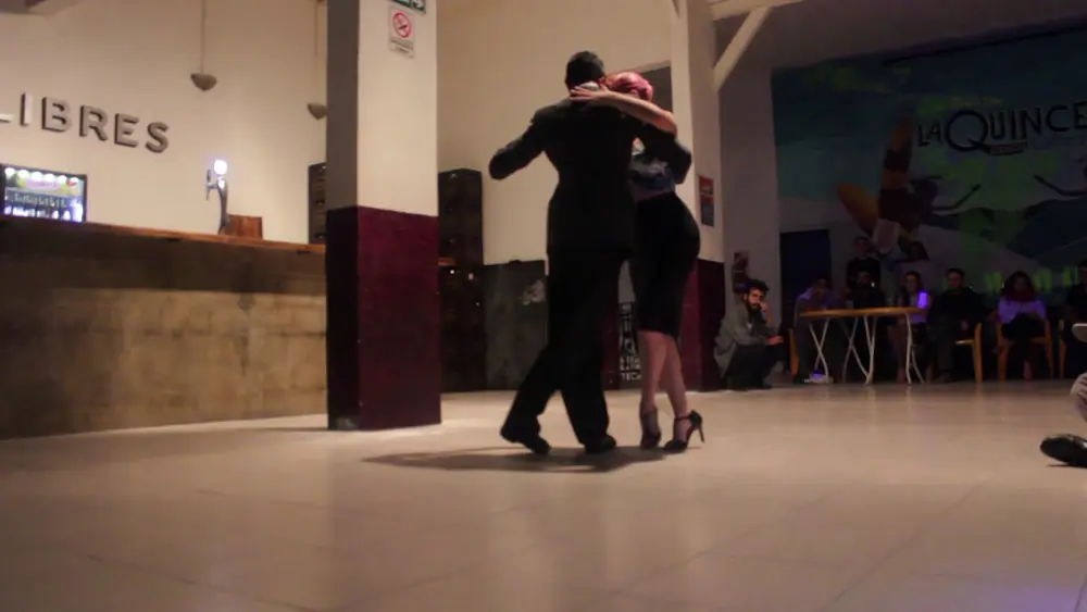 Video thumbnail for Carolina Couto y Emanuel Ledesma - 28/5/2017 - La Quince baila Tango 2/4