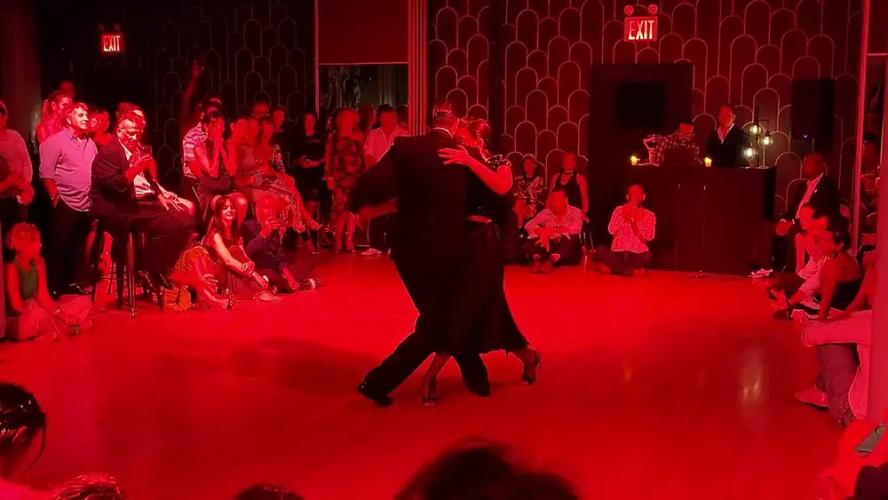 Video thumbnail for Argentine tango: Florencia Borgnia  & Marcos Pereira - La Vida Es Corta