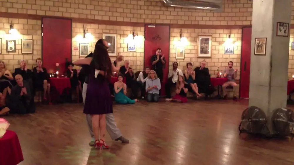 Video thumbnail for Santiago Castro y Miriam Pastor - Tango - Rie payaso
