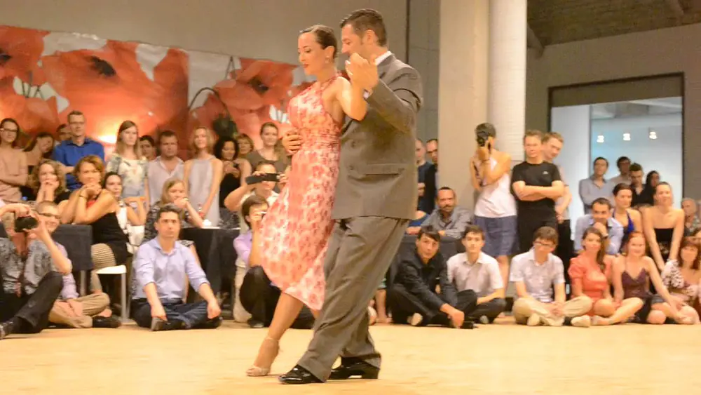 Video thumbnail for Diego "El Pajaro" and Natalia Rivé, Milonguero nights, "Milonga de la puteada"
