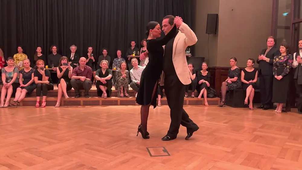 Video thumbnail for Zum Forever Tango - Geraldina Rojas & Ezequiel Paludi at Oslo Tangos Gallamilonga