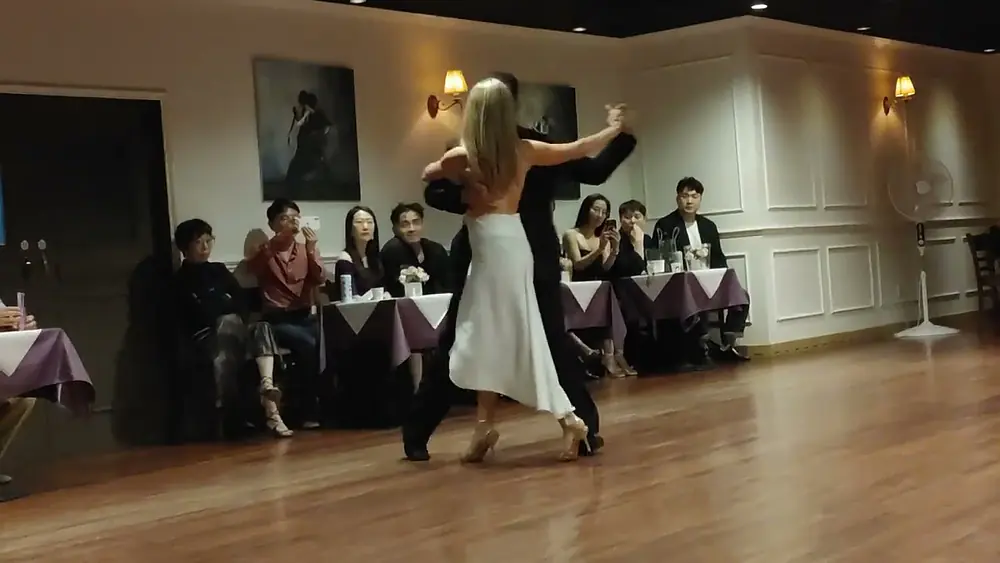 Video thumbnail for Carolina Bonaventura & Leandro Gomez