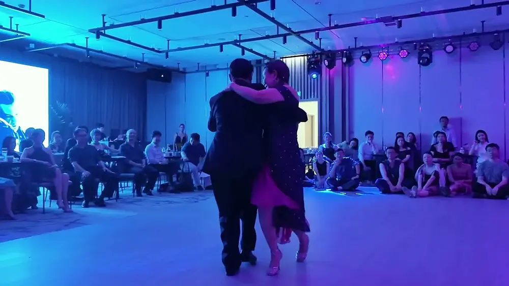 Video thumbnail for Vivian Yeh & Fernando Garcia 2/2 - Con Flauta Quitarra (Hector Varela) Milonga - Shanghai 2025
