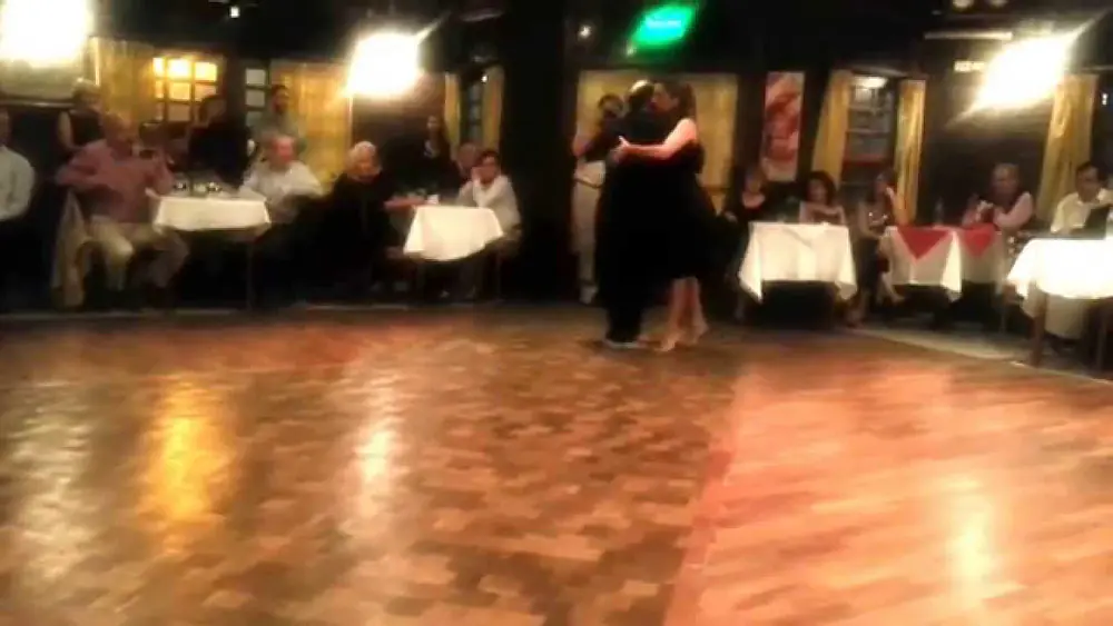 Video thumbnail for Ricardo Viqueira y María Plazaola en Milonga Caricias. Milonga