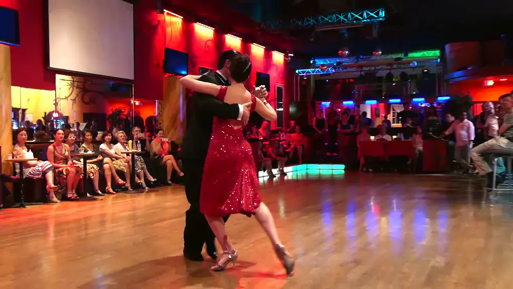 Video thumbnail for Marcos Pereira & Florencia Borgnia - Vals Demo 3/3 - Milonga @ Alberto's 2017 June 18