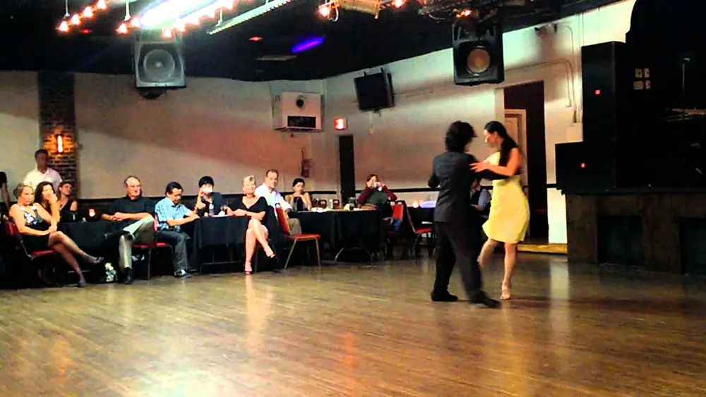 Video thumbnail for Leonel Hung-Yut Chen & Florencia Hwayi Han at Tango Mio 11/13/2013