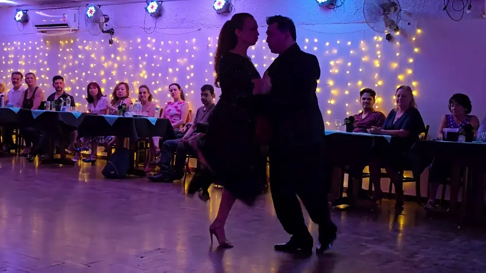 Video thumbnail for Daniel Oviedo e Mariana Casagrande 2/4 - milonga La Rebelde