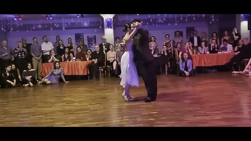 Video thumbnail for Carlitos and Agustina perform to DArienzo in Szczecin April 2023