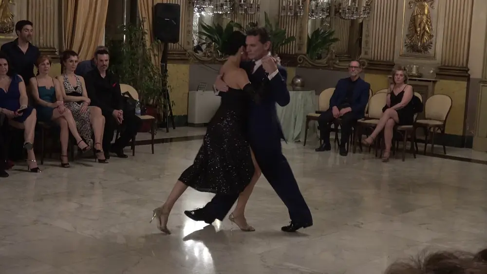 Video thumbnail for Juan Amaya e Valentina Garnier - Circolo Unione - Apulia Tango Bari 17.04.2018 1.3