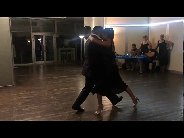Video thumbnail for Natascia Crescenzi e Mario Sette. Esibizione alla Milonga La caricia