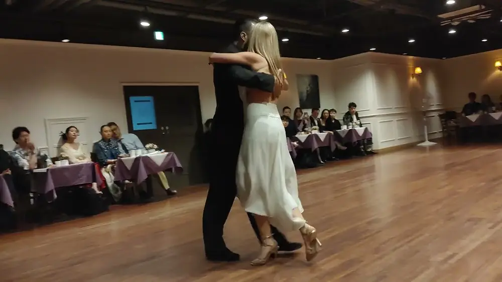 Video thumbnail for Carolina Bonaventura & Leandro Gomez