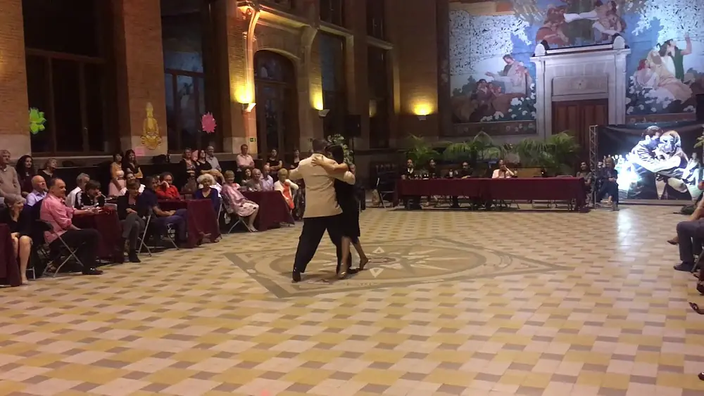 Video thumbnail for Paulina Cazabon et Jose Luis Gonzalez @ Nosotros Tango (Milonga)