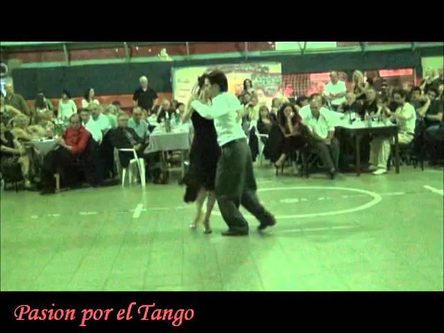 Video thumbnail for LUCILA BARDACH y MARCELO LAVERGATA Bailando el Tango HAY QUE ACOMODARSE  en la Milonga EL PISOTON