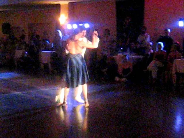 Video thumbnail for Javier y Andrea bailan milonga. Increible!!