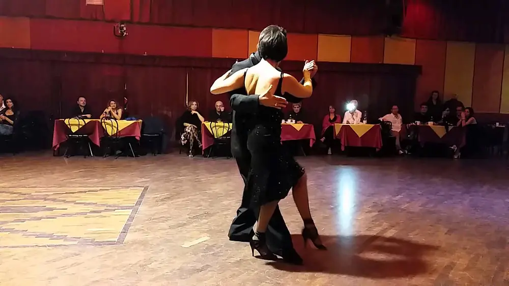 Video thumbnail for Paulina Cazabon & José Luis Gonzalez, Qué importa